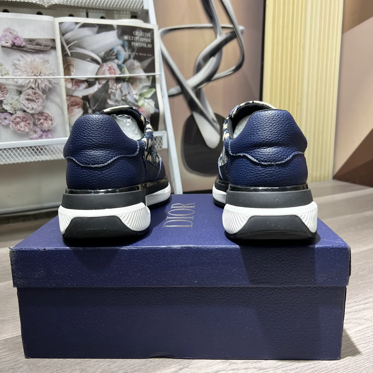 Factory price: 420💰"Dior"⚠️⚠️Top purchasing agent🔍🔍Men's 2025HK counters are on sale simultaneously. Sole: The original sole is specially provided by the original factory. The exclusive movable molded sole is super comfortable. The original factory is made with the original product🔍🔍, sheepskin foot pads, mesh lining💪Details determine the quality. We only make shoes with our heart. You can enter and leave the counter at will. Welcome to compare 🇮🇹Size number: 38-44, customized 45